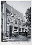 Het gebouw nog in volle glorie.
              <br/>
              Wattjes - Nieuw-Nederlandsche Bouwkunst, 3e druk, 1929